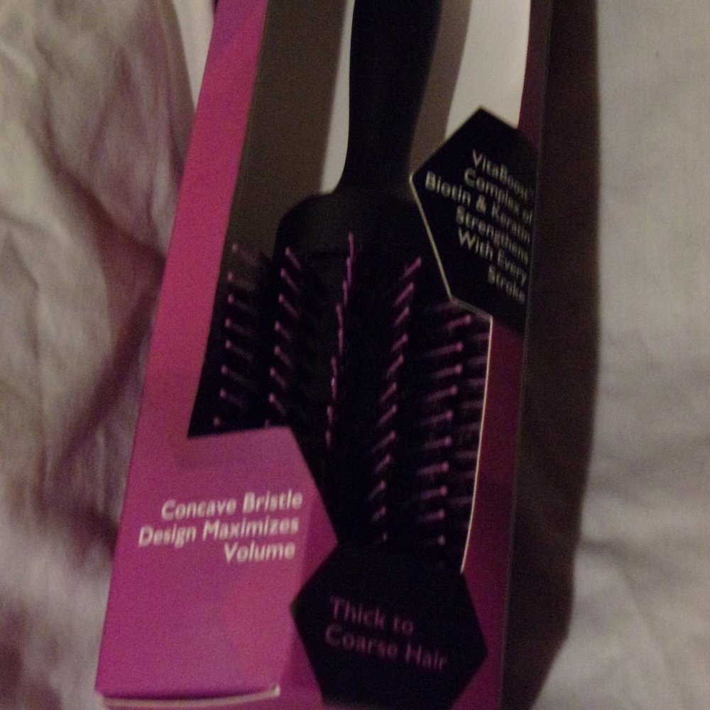 Hairbrush for long thick hair blow-out